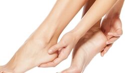 علت عرق کردن پا چیه؟ | عرق کف پا زنگ خطره؟؟