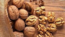 (ویدیو) با این ترفند، گردوی سنگی رو به کاغذی تبدیل کن