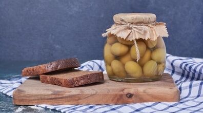 با چغاله بادام؛ خوشمزه ترین ترشی بهاری رو درست کن + طرز تهیه
