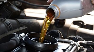 خطرات پر کردن بیش از حد روغن ماشین | دانستنی های کاربردی درباره تعویض روغن موتور خودرو 