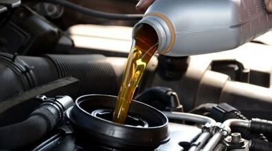 خطرات پر کردن بیش از حد روغن ماشین | دانستنی های کاربردی درباره تعویض روغن موتور خودرو 