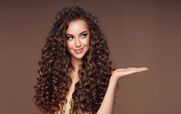  بدون حرارت فقط با یک لنگه جوراب موهاتو فر کن + ویدیو