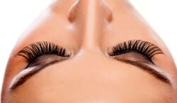 به راحتی آب خوردن خودت تو خونه مژه بزار + نکات اکستنشن مژه