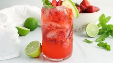 موهیتو توت فرنگی دقیقا تو این روزا آب رو آتیشه! | طرز تهیه موهیتو توت فرنگی