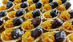 چرا در مراسم عزا خرما می خورند؟ + دلیل و فواید 