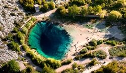 زیبایی خارق العاده دریاچه چشم زمین + عکس