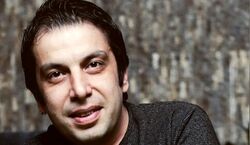 شوخی طنز و خنده دار عباس جمشیدی فر با آجیل شب یلدا