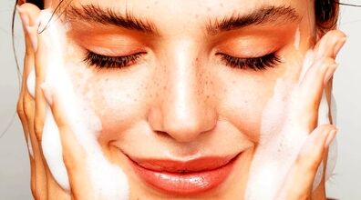 به هیچ وجه با شامپو بچه صورتت رو نشور!! + دلیل