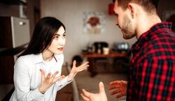 خطر رابطه جنسی در قاعدگی | عوارض نزدیکی در دوران پریود برای زن و مرد