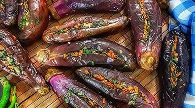 روش تهیه ترشی بادمجون شکم پر با طعمی عالی + نکات 