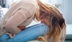 علت لکه بینی بعد از قاعدگی و بین دو پریود چیست؟ + درمان