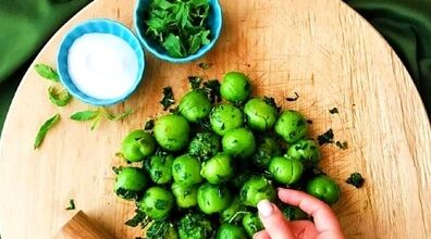 میدونید شمالی ها گوجه سبز رو با چی میخورن؟ + فیلم معجون گوجه سبز