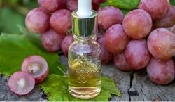  با روغن هسته انگور دیگه داشتن پوست سالم برات رویا نیست! 