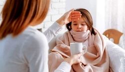 پایین آوردن تب کودک در خانه بدون مصرف دارو | دیگه نگران تب کردن بچت نباش