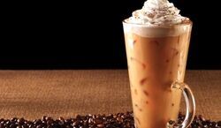 طرز تهیه آیس کافی | نوشیدنی خنک و خوشمزه برای تابستان + ویدیو