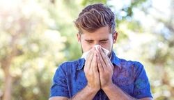 عوارض خطرناک نگه داشتن عطسه که باید بدانید | مضرات نگه داشتن عطسه چیست؟