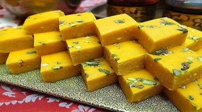 لوز زعفرانی؛ شیرینی تبریزی خانگی + طرز تهیه 