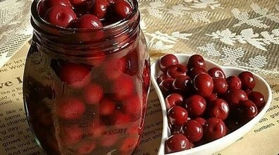 با آلبالو ترشی درست کن | چیکار کنم رنگ ترشی آلبالو تغییر نکنه + طرز تهیه 