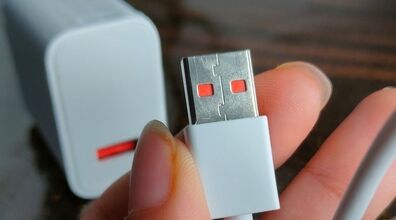برای خرید کابل شارژر گوشی حتما به این نکات دقت کن! + فیلم