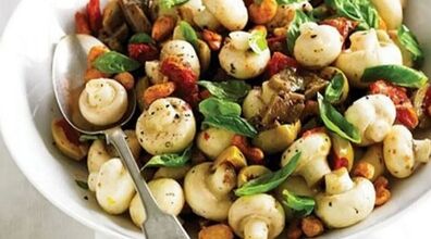 سالاد مرغ و قارچ؛ شام سبک ترکی لذیذ و پرطرفدار + طرز تهیه