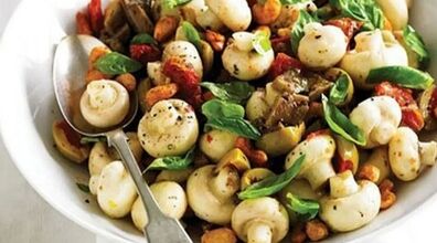 سالاد مرغ و قارچ؛ شام سبک ترکی لذیذ و پرطرفدار + طرز تهیه