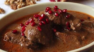 اگه می خوای فسنجون خوش رنگ بشه کاکائو بریز توش!! + نکات و فیلم 