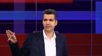 فیلم غذا خوردن عادل فردوسی پور در جمع دانشجویان شریف + عکس!