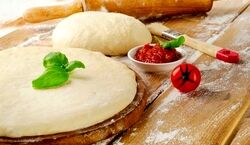 خمیر پیتزا خانگی به سبک فست فودی ها + طرز تهیه