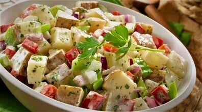 اگه نمیدونی با سیب زمینی چی درست کنی بخون | طرز تهیه سالاد سیب زمینی ایتالیایی