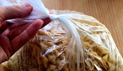 گره کور کیسه‌ های پلاستیکی رو با یه ترفند خیلی راحت باز کن! + فیلم