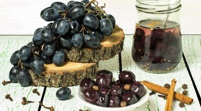 ترشی انگور سیاه، طعمی متفاوت از ترشی  + طرز تهیه 