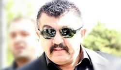 (ویدیو) دلبری های عاشقانه دختر احمد ایراندوست برای پدرش