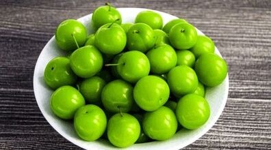به این دلایل گوجه سبز نخورید! | گوجه سبز برای چه کسانی مضر است؟