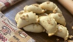 امروز یه سر بریم آمل و شیرینی قطاب آملی درست کنیم! + طرز تهیه با فر و بدون فر