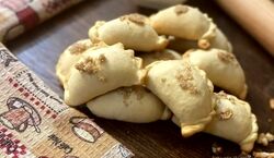 امروز یه سر بریم آمل و شیرینی قطاب آملی درست کنیم! + طرز تهیه با فر و بدون فر
