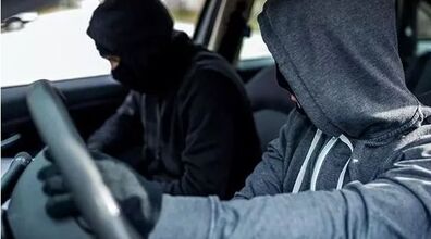 (ویدیو) ترفند جدید سارقان برای سرقت خودرو با تخم مرغ 