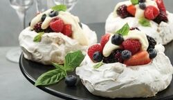 با زرده تخم مرغ و شکر دسر ایتالیایی درست کن + طرز تهیه زابایون