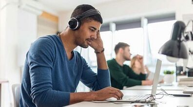 اگه موقع کار کردن موزیک گوش بدیم چی میشه؟ + توضیحات
