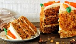 کیک هویج و گردو؛ عصرونه پرطرفدار و خوشمزه به روش کافی شاپی + طرز تهیه
