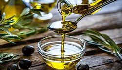 فواید بی نظیر روغن زیتون برای این دردها + آموزش 