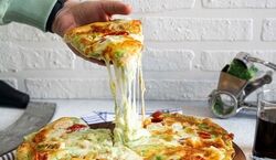 با  سه قلم مواد؛  پنیر پیتزای خونگی درست کن + طرز تهیه