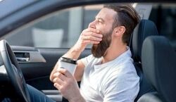 نکات مهم برای جلوگیری از خواب آلودگی هنگام رانندگی | با این خوراکی ها پشت فرمان هیچ وقت خوابت نمیبره
