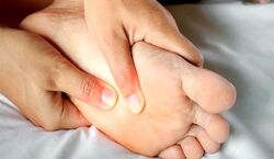 خواب رفتن زیاد دست و پا چه دلایلی میتونه داشته باشه ؟ + راهکار