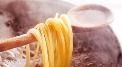 به هیچ وجه آب ماکارونی را دور نریزید! | چرا نباید آب ماکارونی را دور بریزیم؟