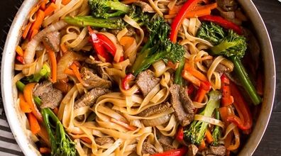 حتی اونایی که نودل دوست ندارن، عاشق این سالاد میشن! + فیلم طرز تهیه 
