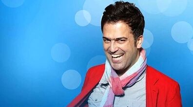 (کلیپ خنده دار) وقتی حامد آهنگی ادای دخترها رو در میاره!!
