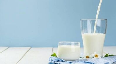 خوردن شیر در این زمان ها ممنوع! | با این مواد غذایی هرگز شیر نخور!