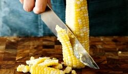 ذرت رو با این روش ها خیلی ساده دانه کن + آموزش