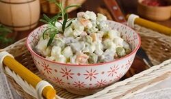 طرز تهیه سالاد روسی؛ ساده و خوشمزه | سالاد روسی رو اینجوری درست کن!؟