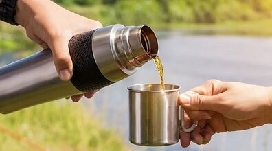چرا چایی توی فلاسک سیاه میشه؟ | چیکار کنم چای دم شده دیرتر سیاه شود